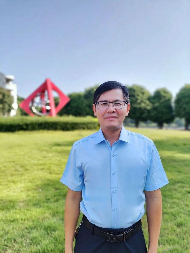 热烈祝贺佛山市季华中学10名老师入选佛山市高中学科教研中心组(图7)