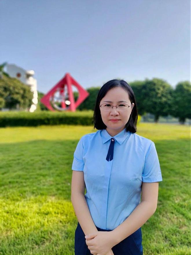 热烈祝贺佛山市季华中学10名老师入选佛山市高中学科教研中心组(图11)