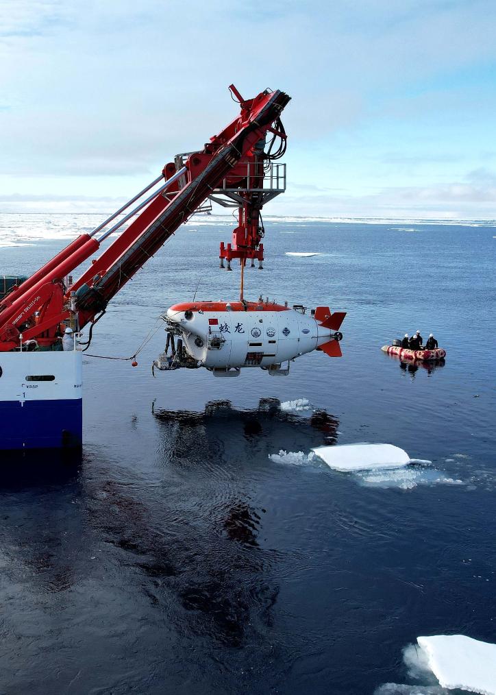 “蛟龙”潜冰洋——创新开展北极深海生物调查(图1)